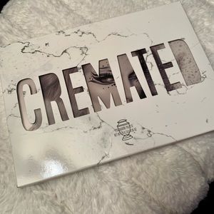 Jeffree Star eyeshadow palette